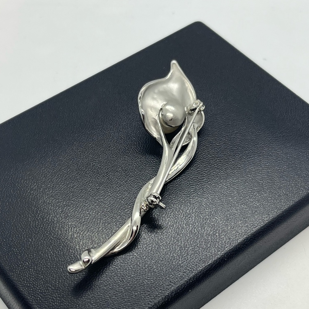 Silver tone faux pearl vintage flower brooch pin - Picture 8 of 11